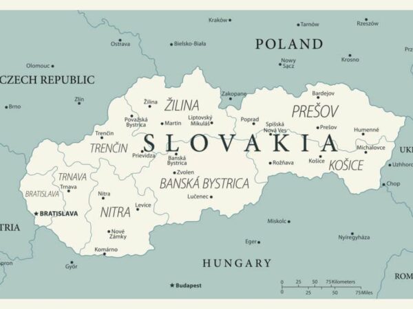 Mapa de Eslovaquia con nombres y sin nombres