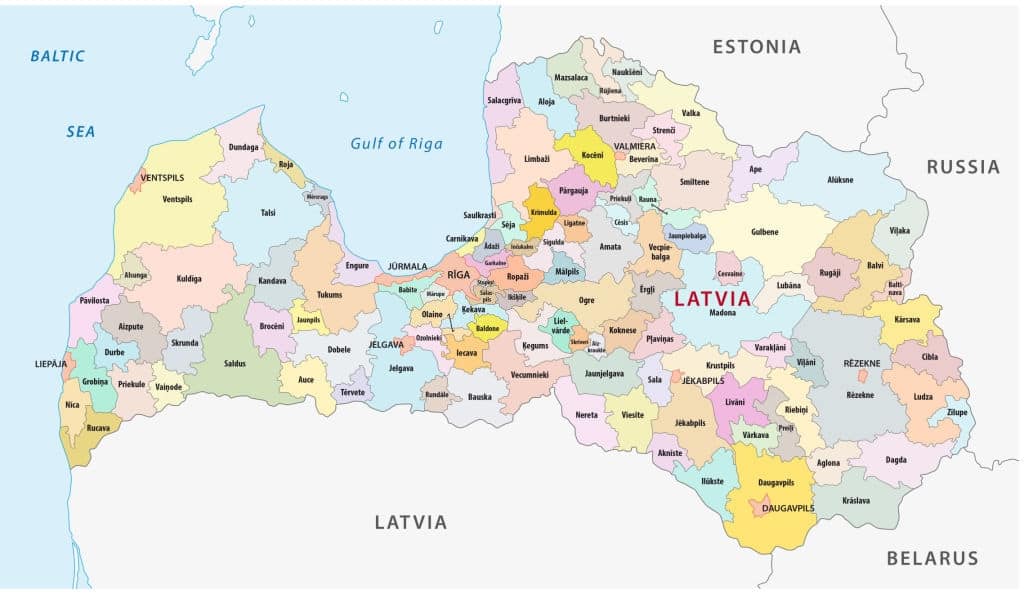 Mapa de Letonia con nombres y sin nombres